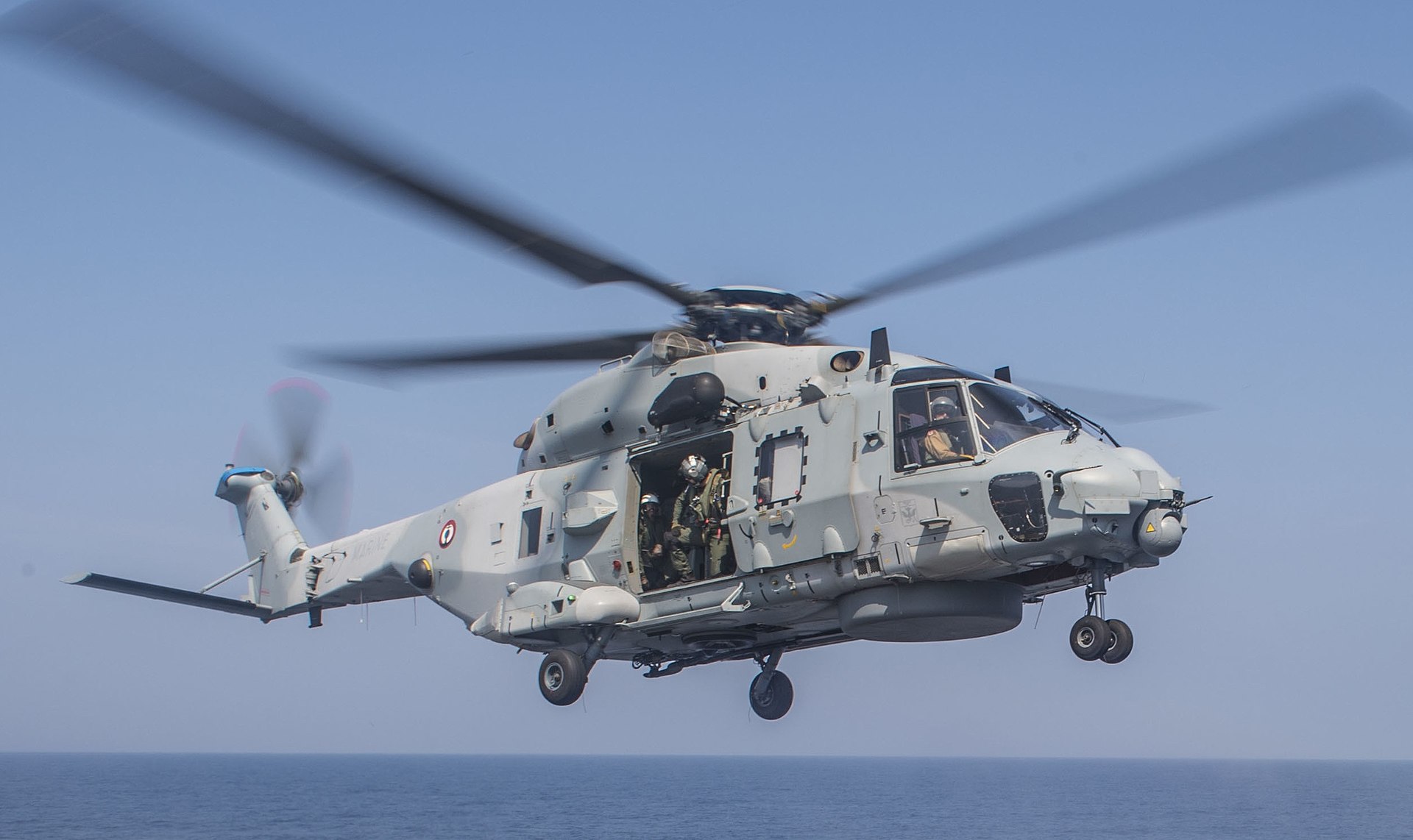 French_Navy_NH90_lands_on_USS_Antietam_(CG-54)_in_the_Bay_of_Bengal_(cropped).jpg